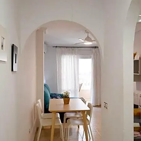 Cozy In Downtown Area Τορεβιέχα